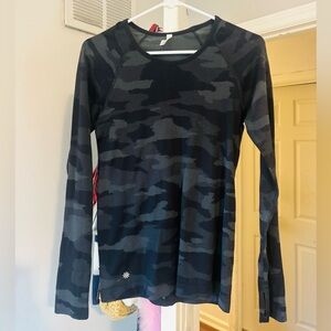 Athleta Black and Gray Camouflage Top